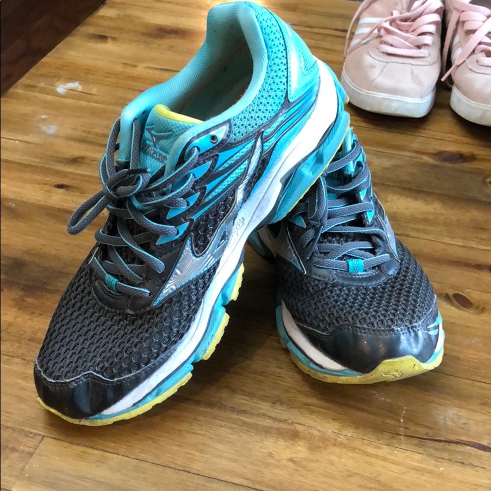 Mizuno Sneakers